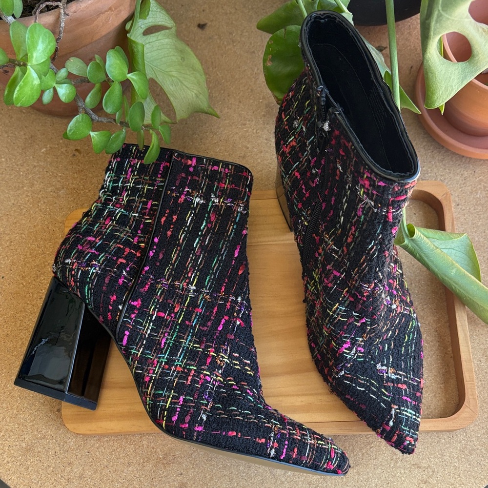 Betsy Johnson Black And Multicolor Tweed Side Zip Ankle Boots Size 8 - Picture 2 of 6